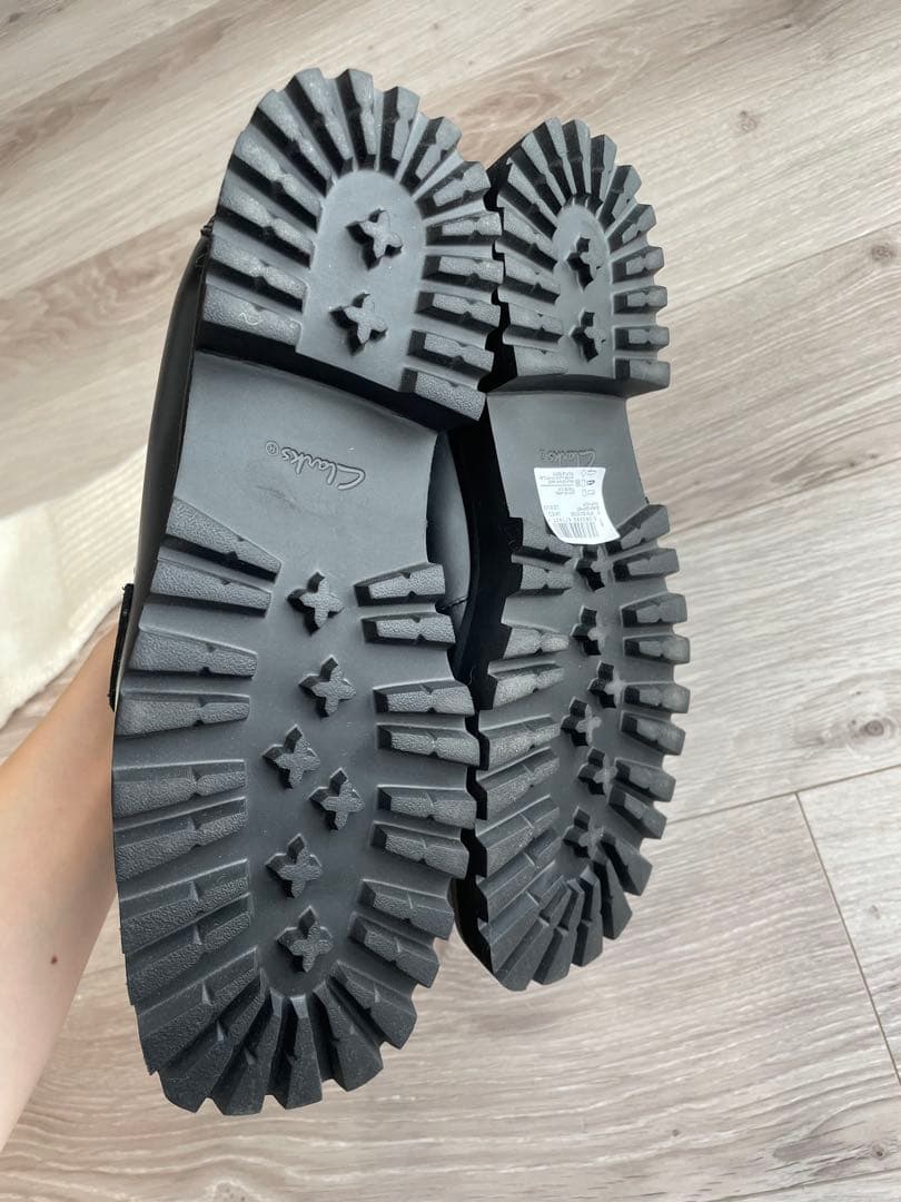 新品♡ clarks 定価2.6万♡ 本革　厚底ローファー