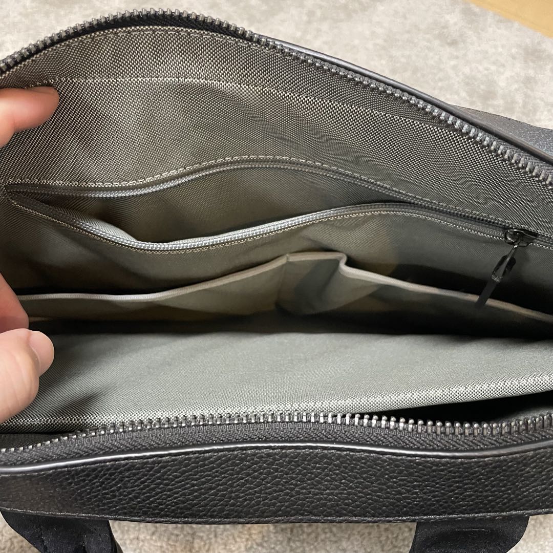 現行品　COLE HAAN バック　ビジネス　ブリーフケース　レザー　大容量