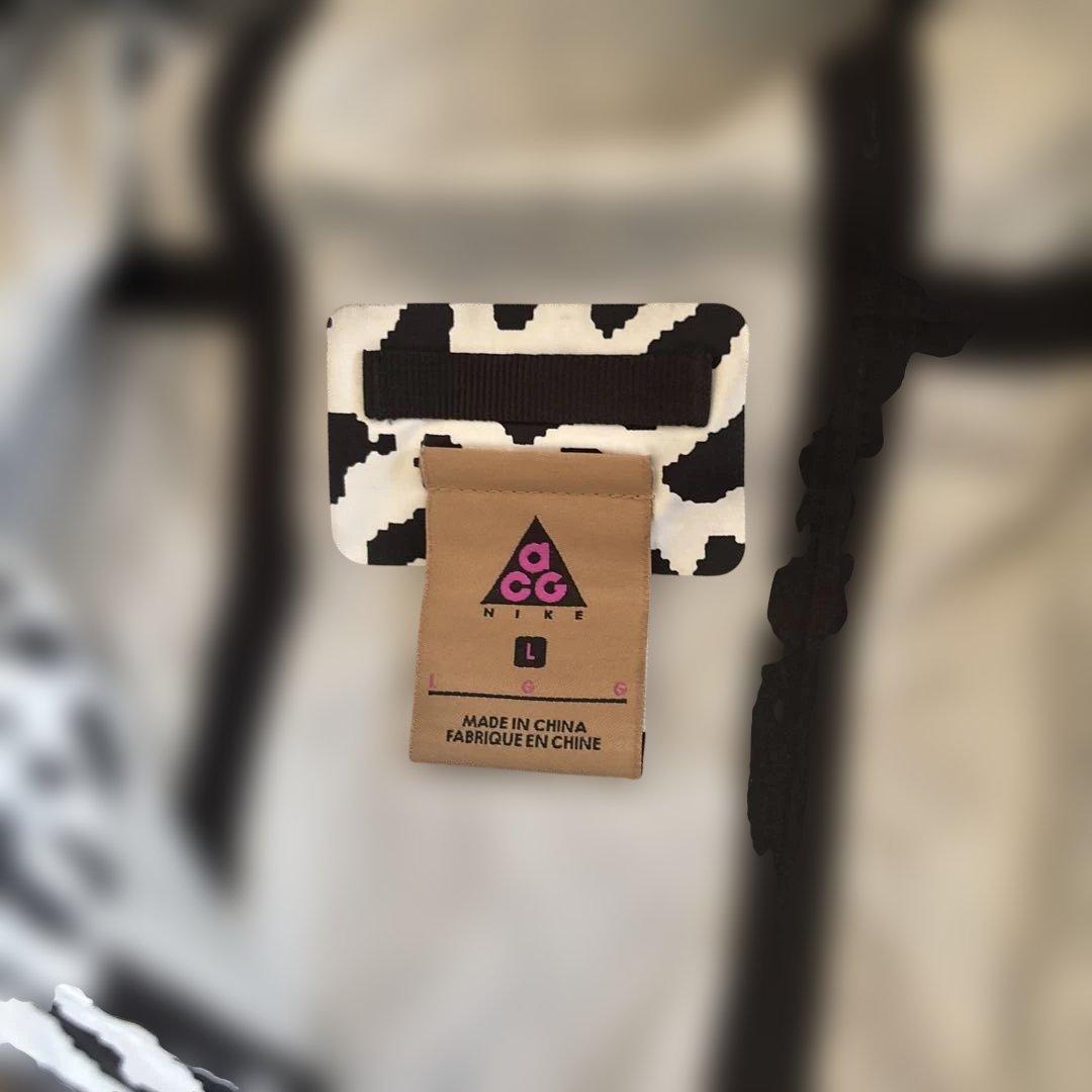 NIKE ACG : パッカブル レインジャケット 黒/白系 ゼブラ柄　Lサイズ