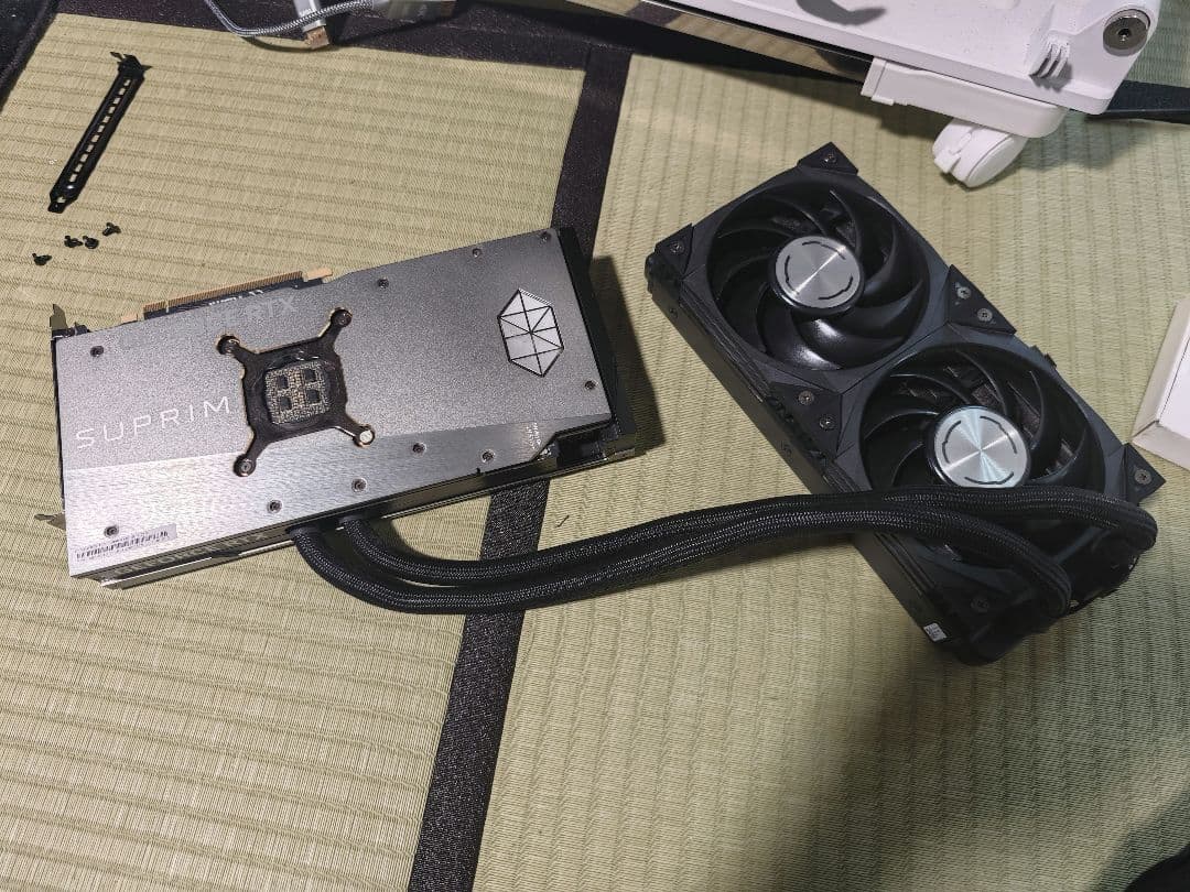 グラフィックボード・グラボ・ビデオカード MSI GeForce RTX4090 SUPRIM LIQUID X 24G