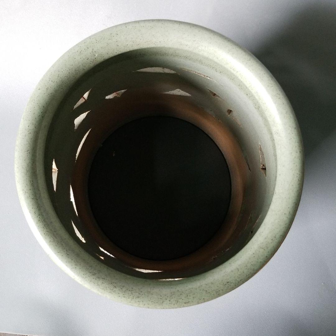 信楽焼傘立て  台形型唐草彫 高さ４０cm