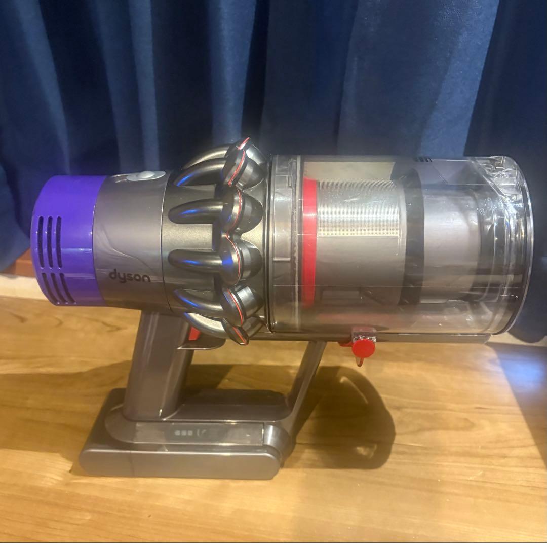 【美品】DysonV10 fluffy SV12 フロアドック　新品ツール多数