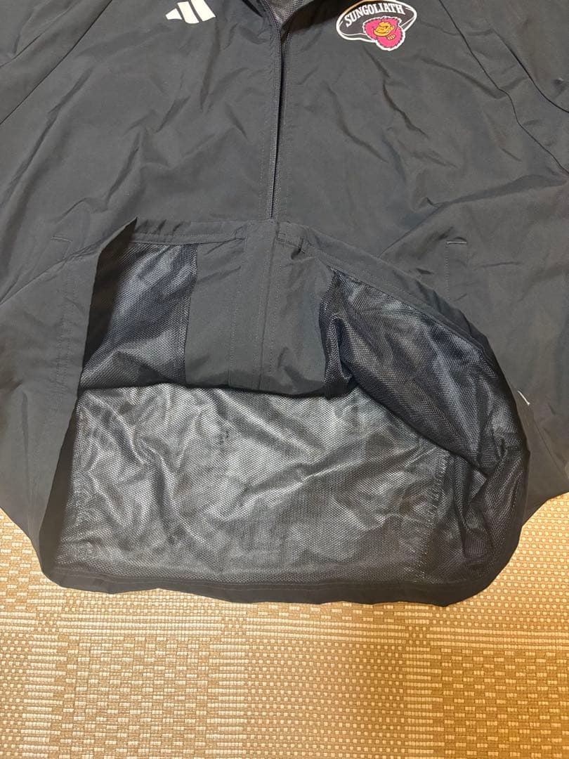 キャラメル　東京サントリーサンゴリアス adidas ナイロンジャケット