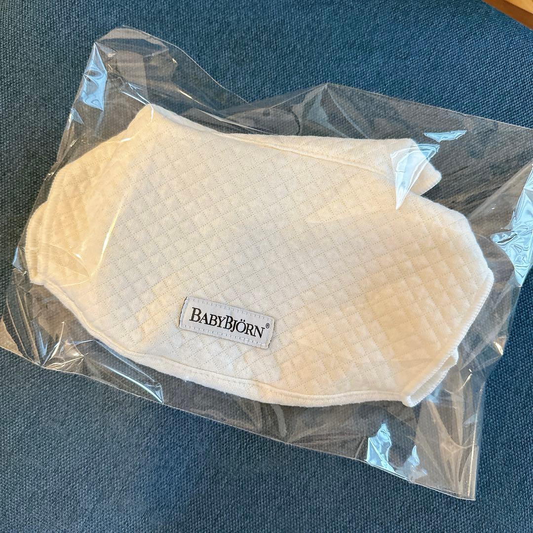 ベビービョルン ハーモニー （クリーム）よだれカバー付き