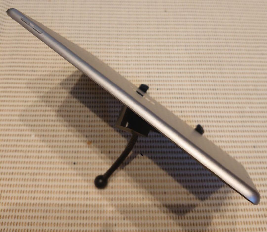 完動品iPad第6世代(A1893)本体32GBグレイ送料込WN4DU