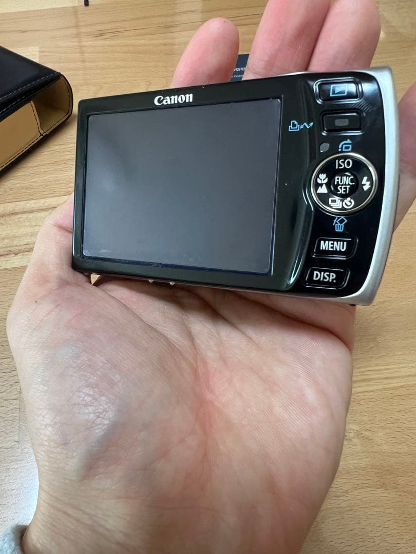 Canon IXY デジタルカメラ 本体　充電器　ケース付き