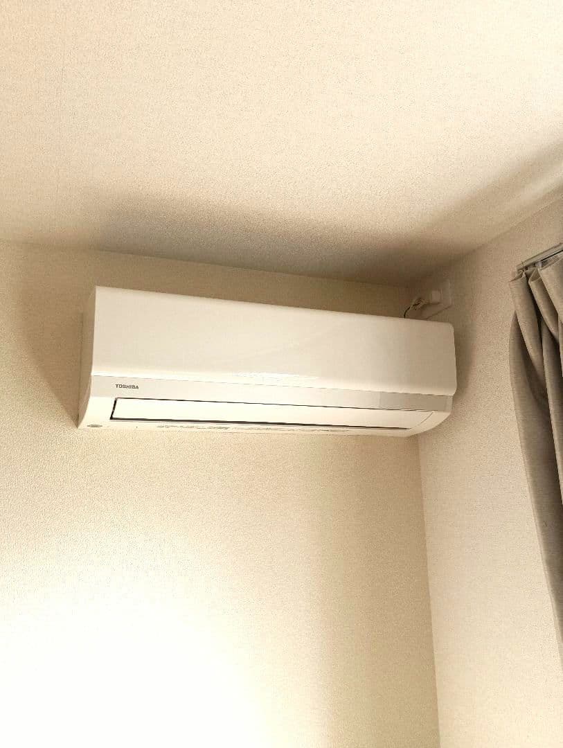 ①東芝 ルームエアコン RAS-J221M 6畳 2022年