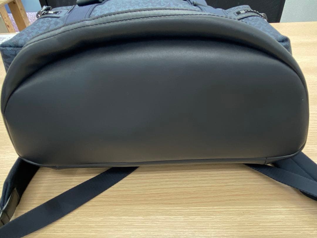 【タケシ】MICHAEL KORS　バックパック　ネイビー