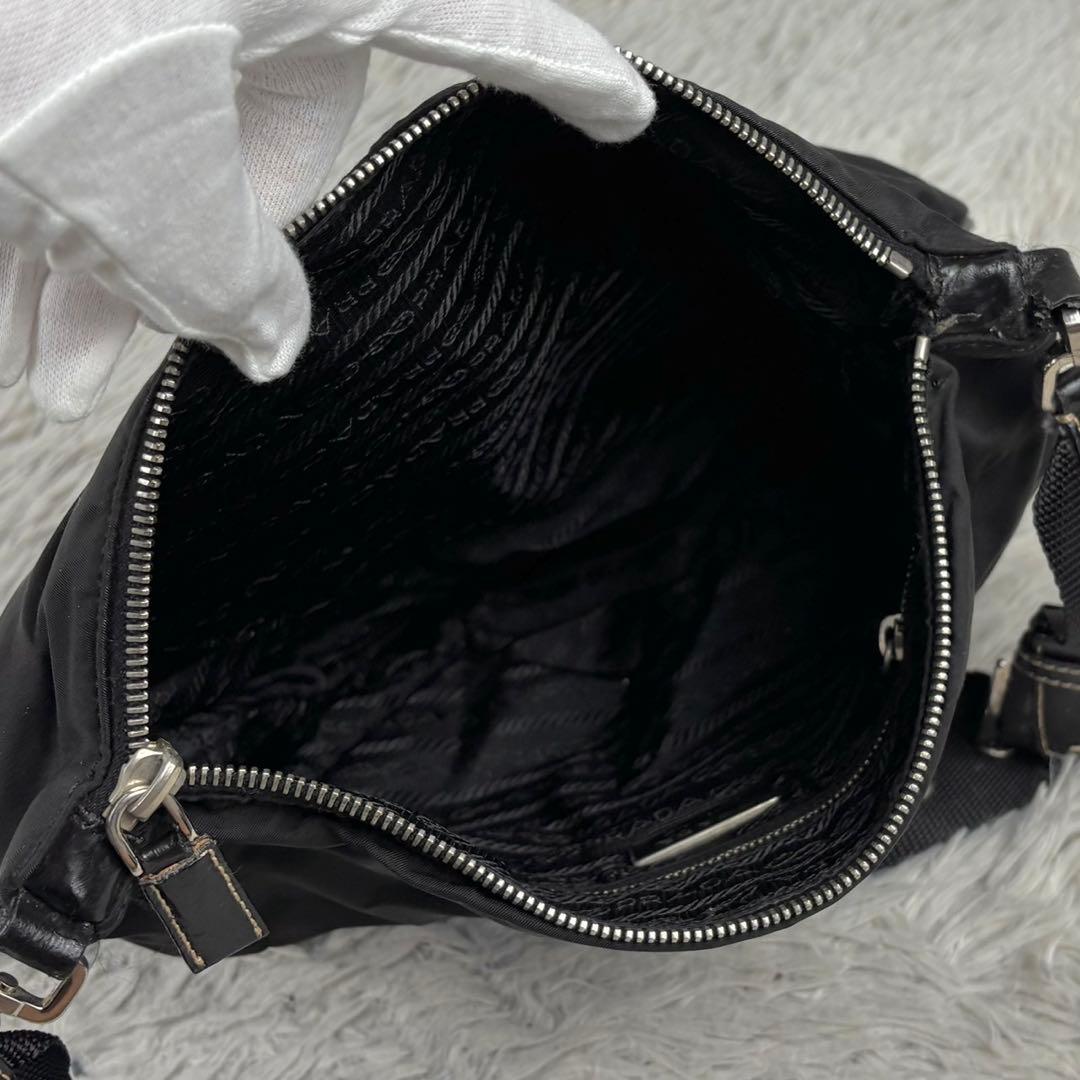 美品 PRADA ナイロン ショルダーバッグ 三角プレート 斜め掛け ブラック