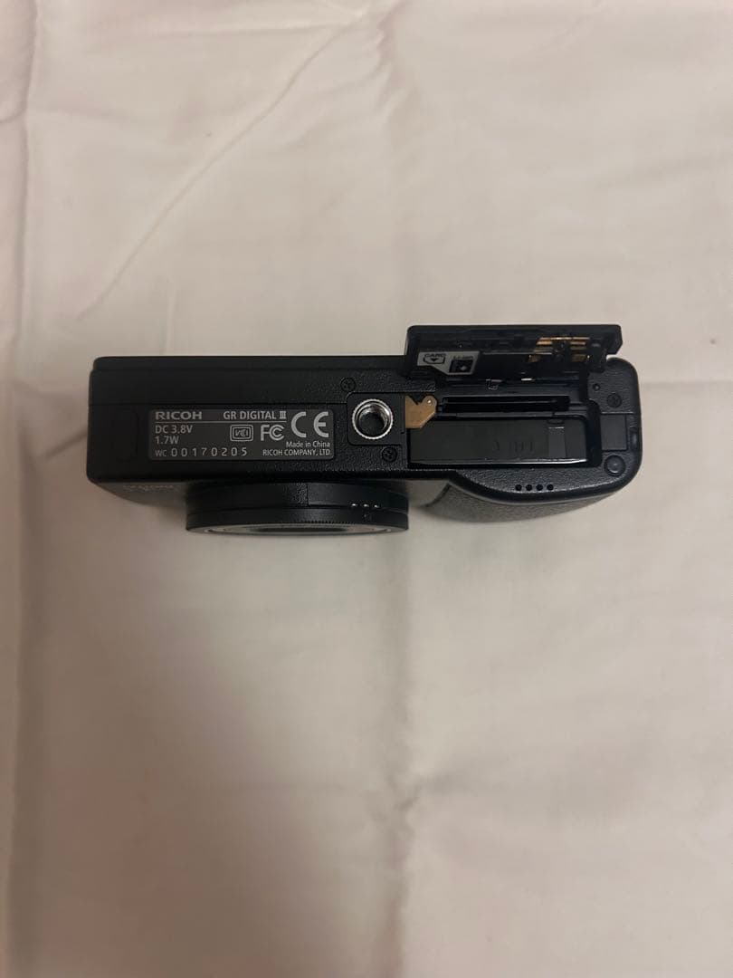 RICOH GR DIGITAL III 本体と付属品
