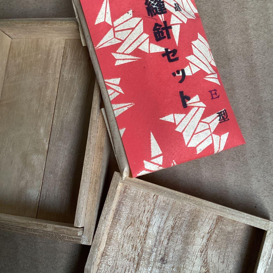 昭和20年時代の黒猫と少女の木製小箱　みすや縫い針セット入り　マチ針は使えません