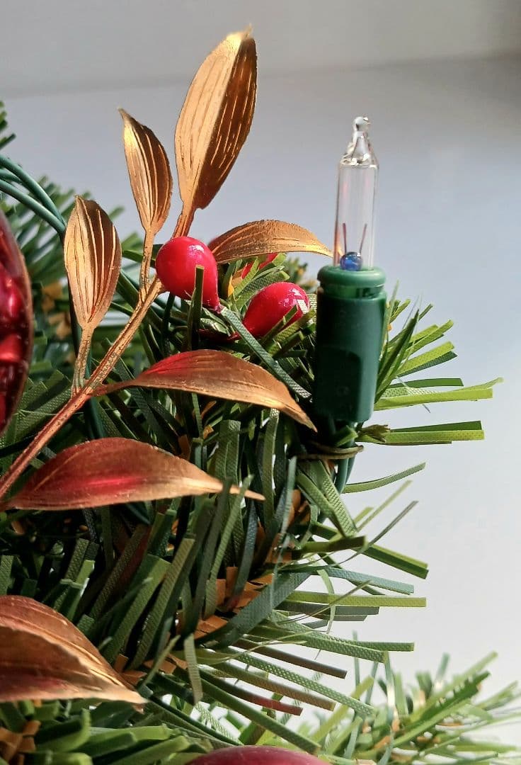 アーチストの制作した　クリスマスリース音楽がなります