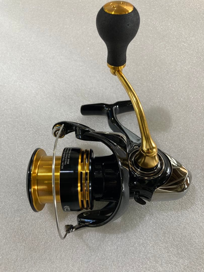 【美品】ダイワ　23レガリス　ＬＴ4000-ＣＸＨ　カスタム品