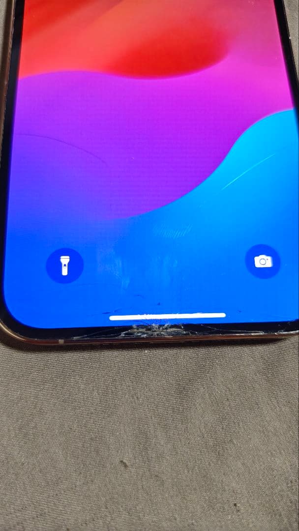 iPhone 13 Pro Max 1TB ゴールド *画面下部割れ有り