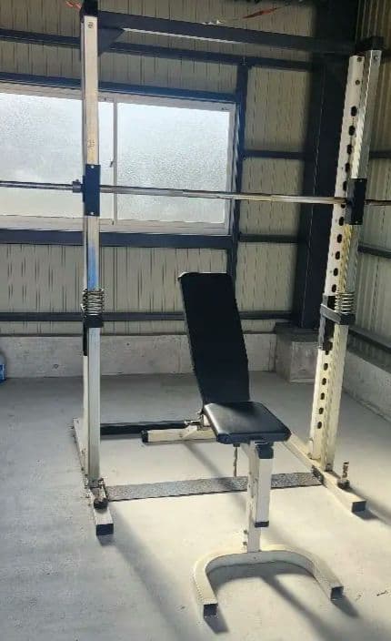 【引き取り限定】スミスマシン　トレーニングジム使用　アジャスタブルベンチ付き