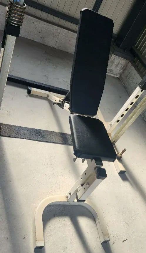 【引き取り限定】スミスマシン　トレーニングジム使用　アジャスタブルベンチ付き