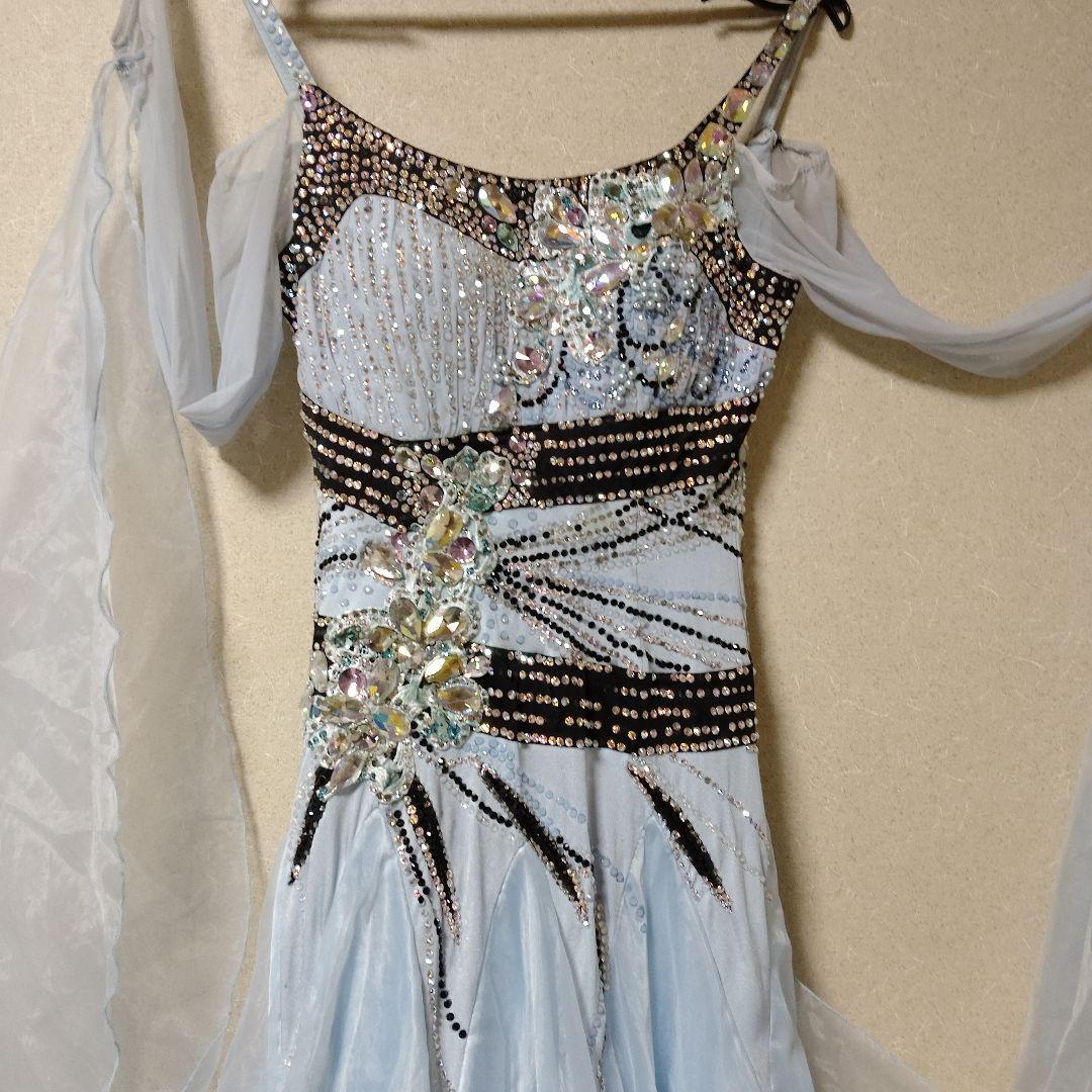 社交ダンスドレス 水色ラメ入りホースヘアーフリル付き