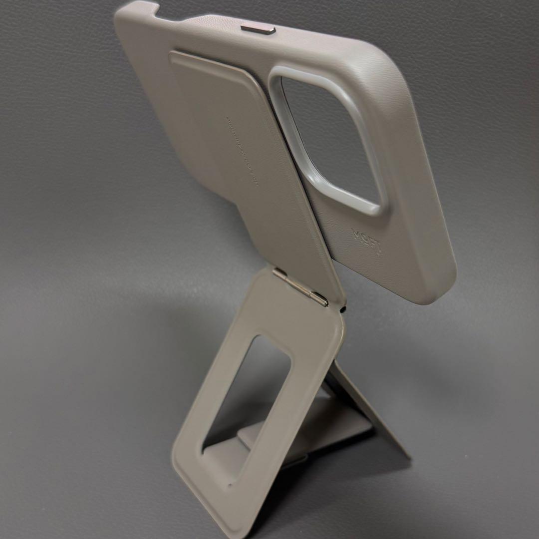 MOFT【ケース×スタンド】iPhone16ProMax 七変化マルチスタンド