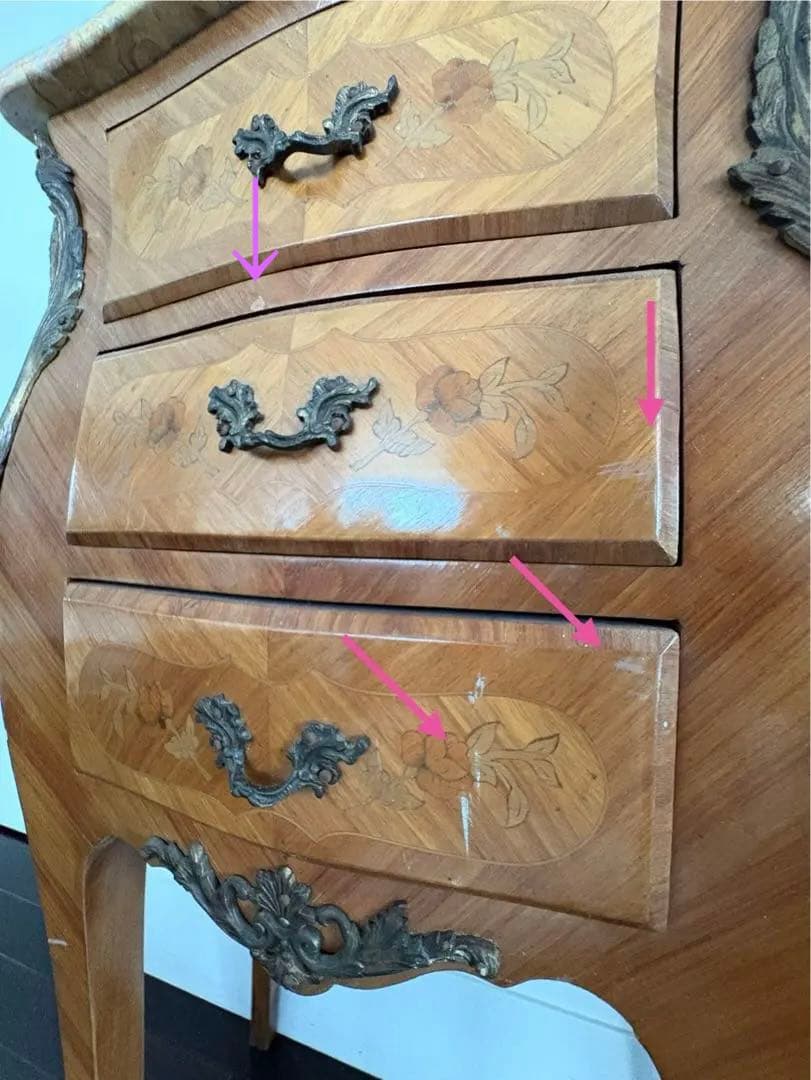 インレイと木目が美しい、スモールチェスト　大理石