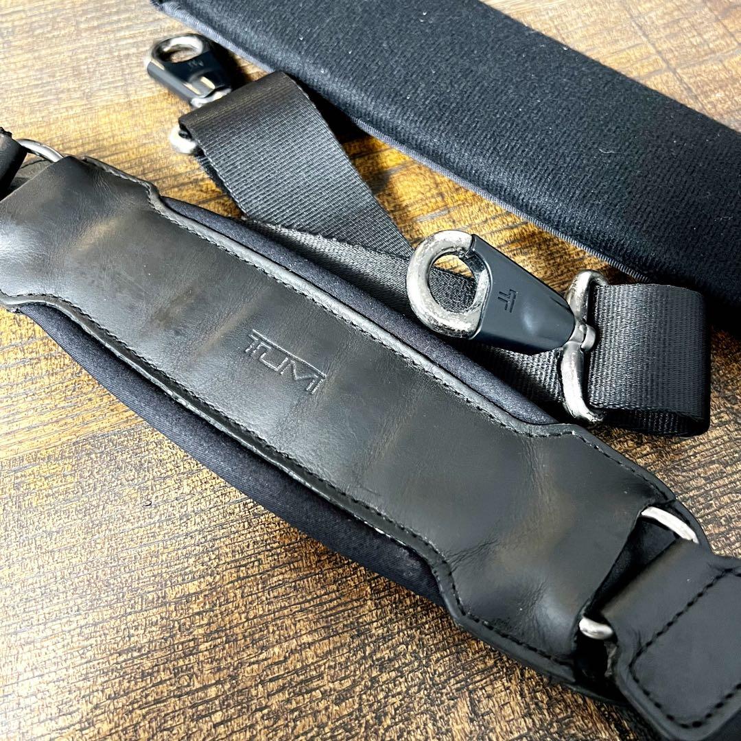 TUMI 限定カラー　2層　ビジネスバッグ　付属バッグ　シルバー　大容量