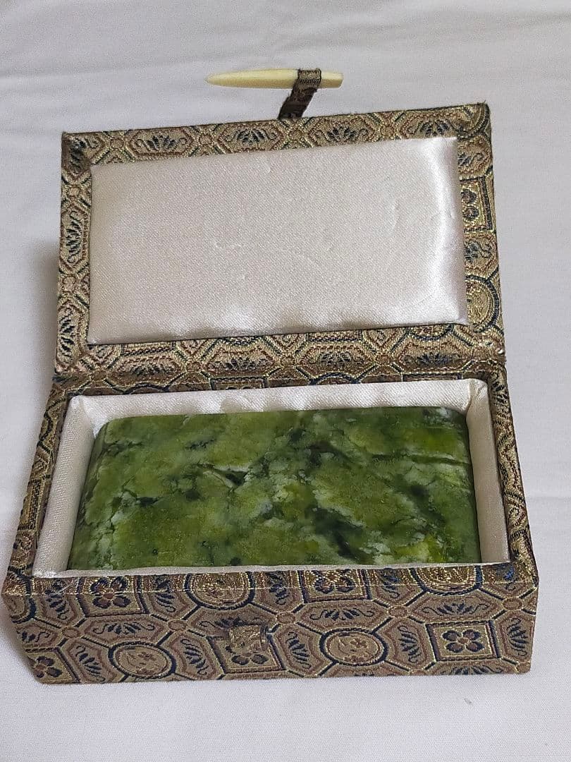 中国 玉　 墨台