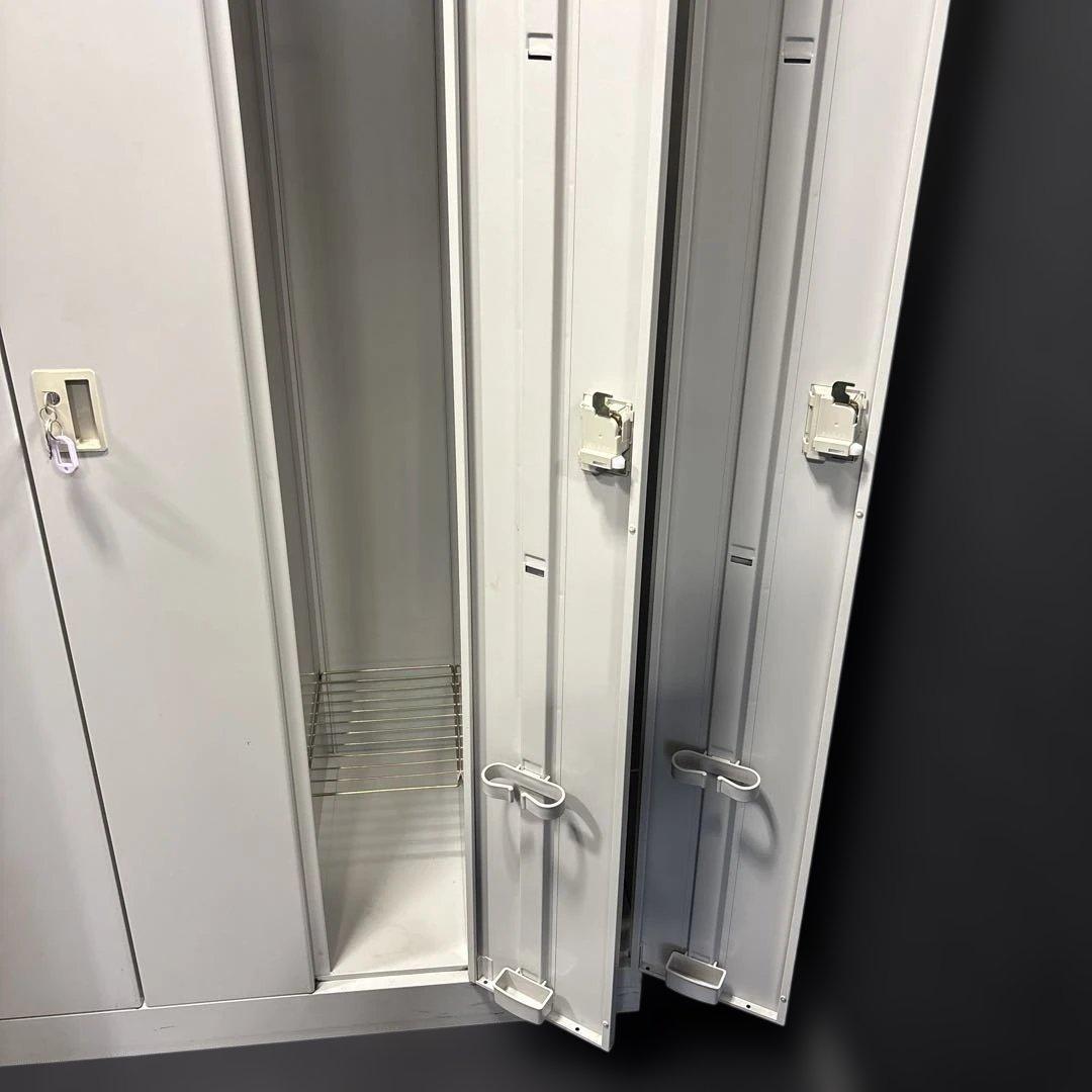 鍵付きオフィスロッカー 4人分グレー(スチール製)