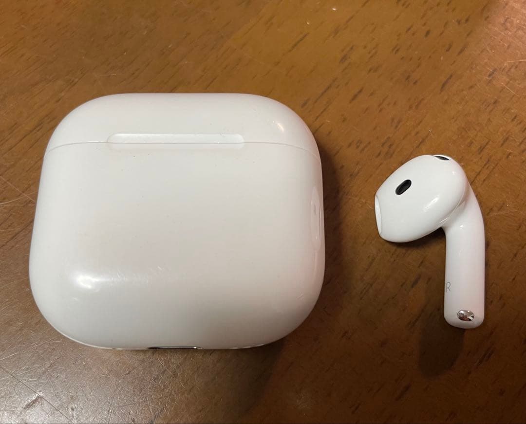 AirPods4 右耳のみ　ノイキャンあり　充電ケース付き