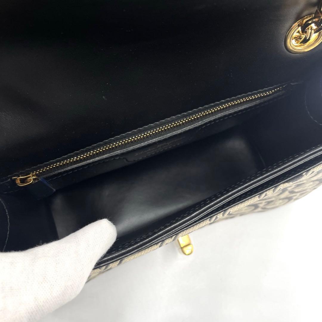 未使用級● フェラガモ ショルダーバッグ ガンチーニ 金具 モノグラム レザー