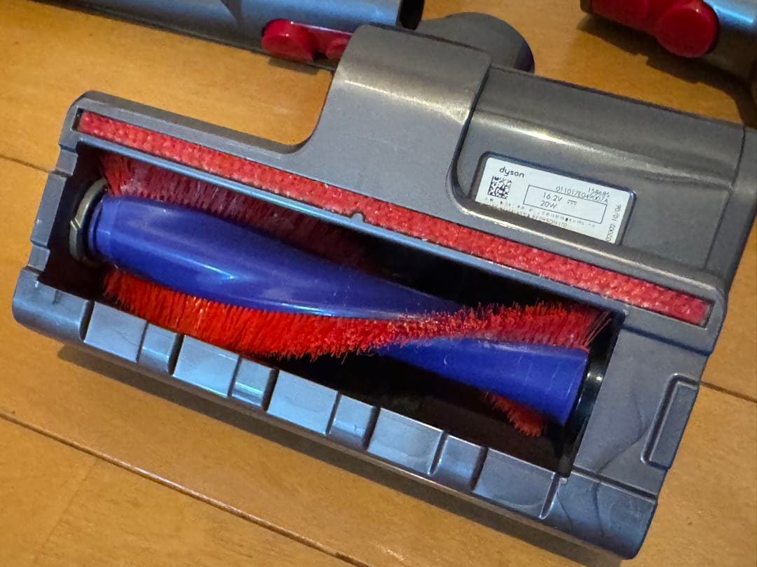 【送料無料】Dyson V8 サイクロンクリーナー　14点セット