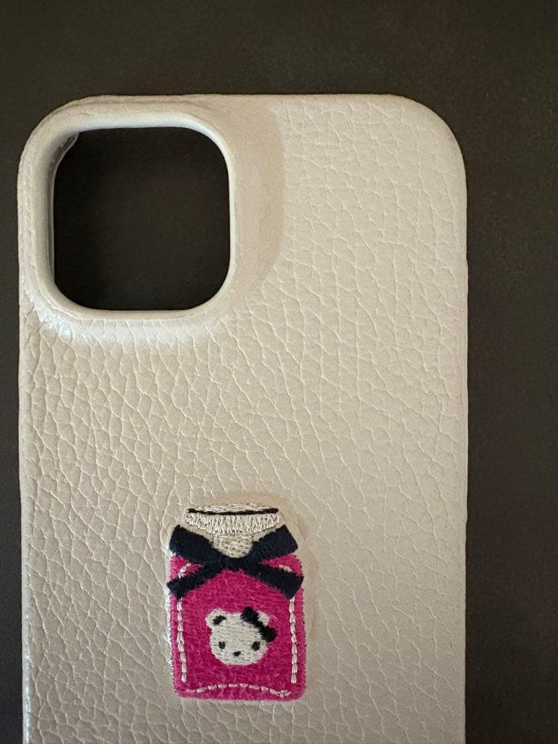 美品　ファミリア　スマホケース　iPhone15