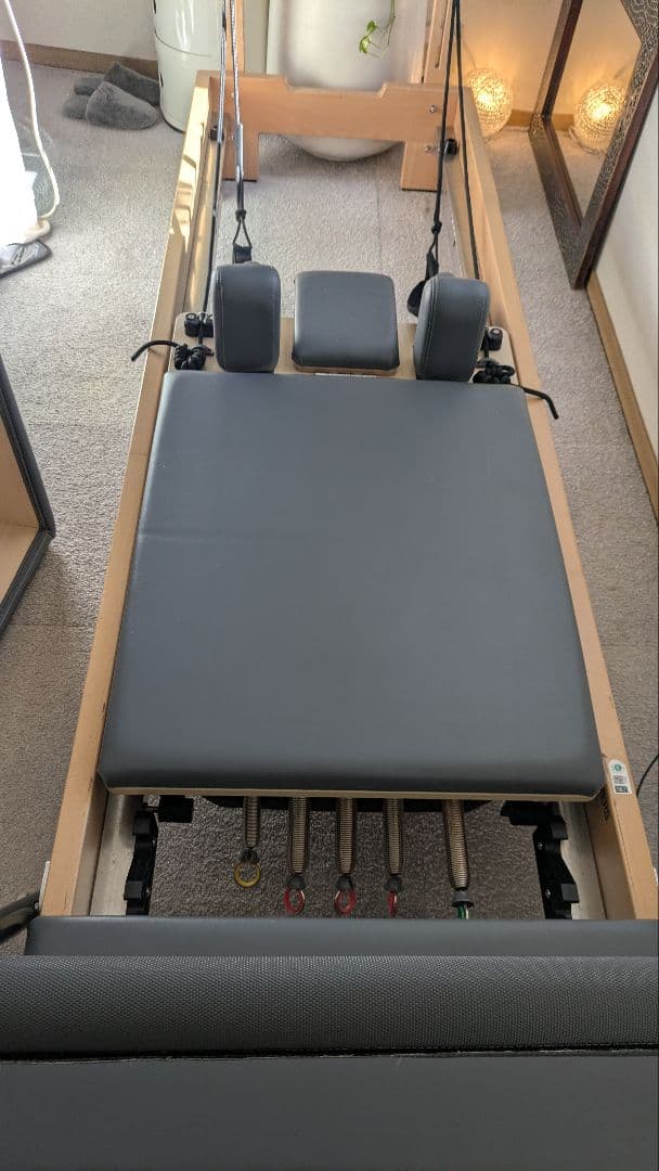 グレー リフォーマー ピラティス