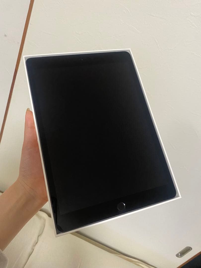 iPad 第7世代 /10.2インチ/ 32GB /au版 /箱・付属品/美品