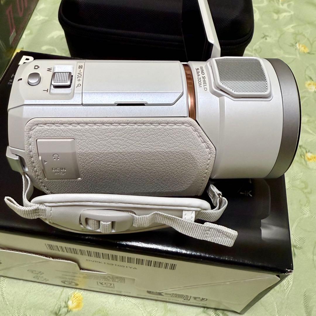 ほぼ新品 Panasonic HC-VX3（ホワイト）高品質アクセサリー一式