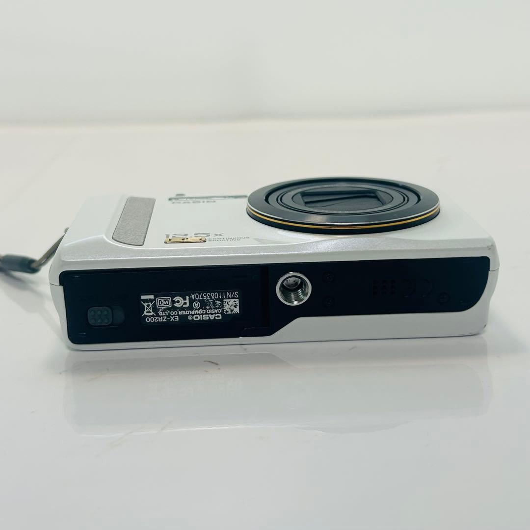 美品！CASIO EX-ZR200 コンパクトデジタルカメラ