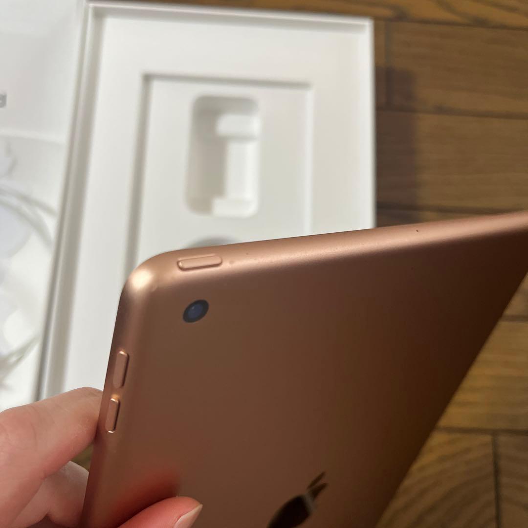 iPad 10.2インチ 代8世代 32G ゴールド 本体 充電ケーブル付き