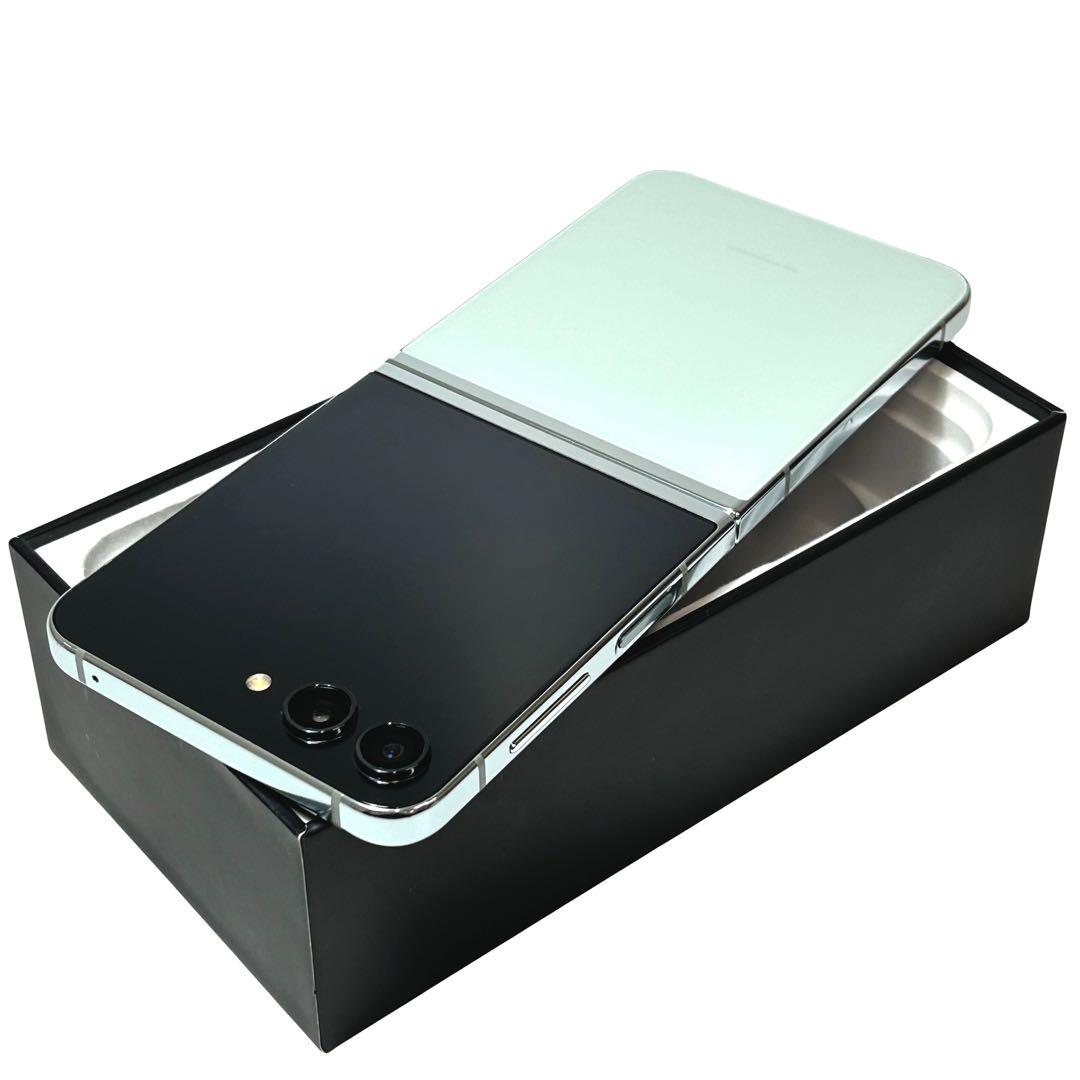【超美品】Galaxy Z Flip5 256GB｜SIMフリー｜SC-54D