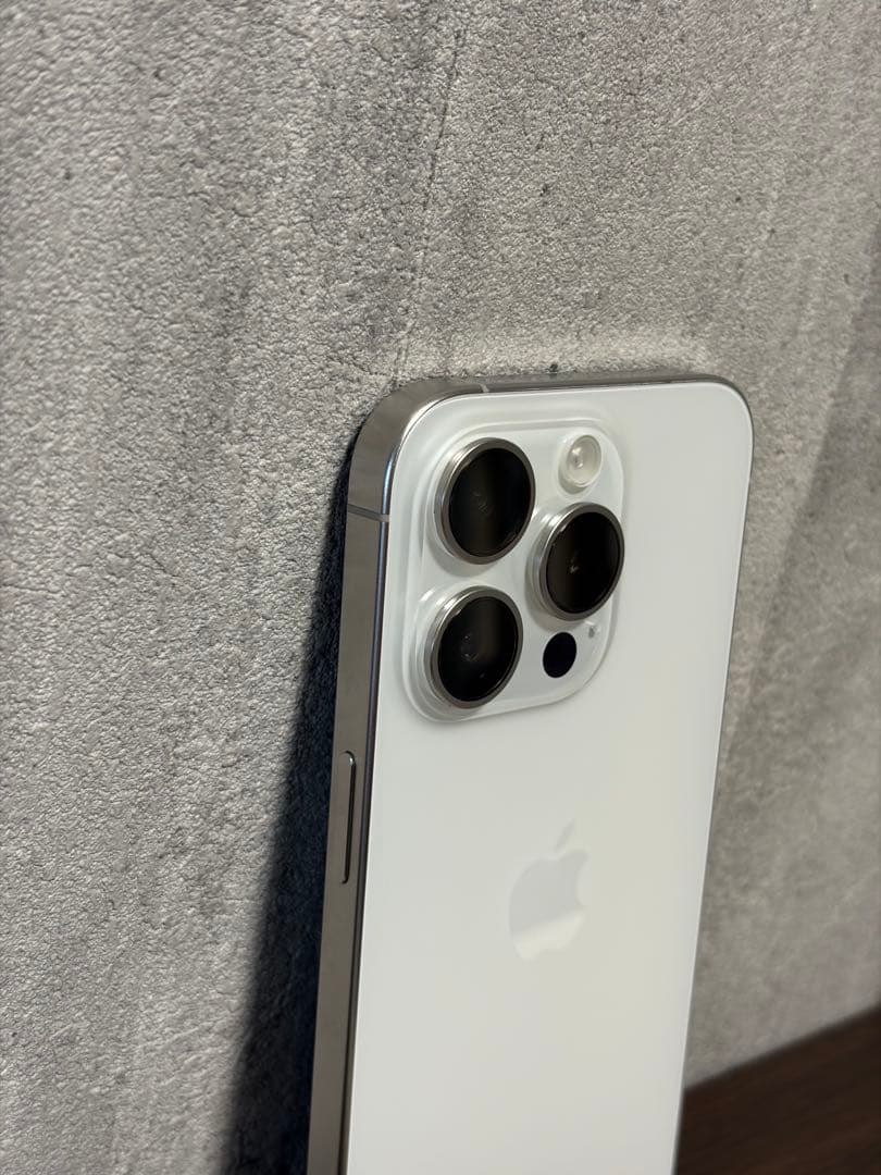 Apple iPhone 15Pro ホワイトチタニウム