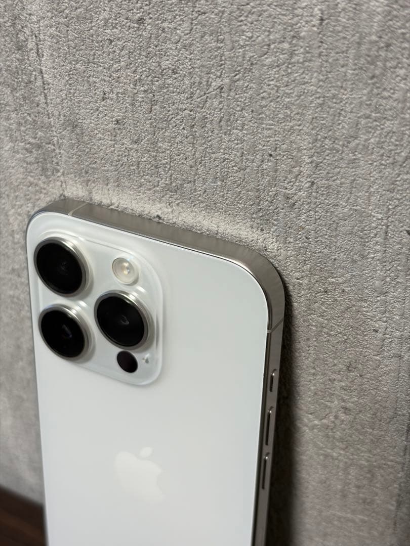 Apple iPhone 15Pro ホワイトチタニウム