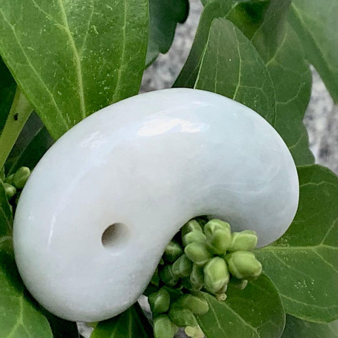 ✳天然石の妙味‼️ 本物の勾玉を卸しお値段で　糸魚川翡翠ジェダイト　鑑別書付‼️