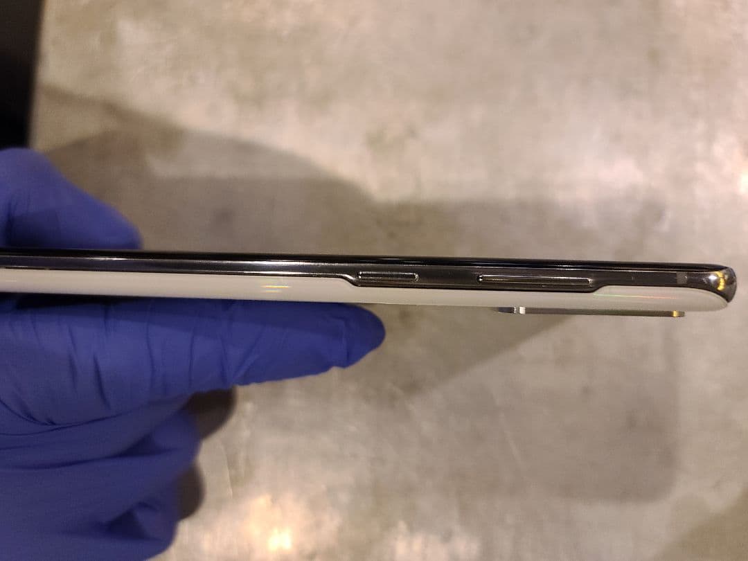 セ*コ様 a*i様 Galaxy S20 5G 本体 とケースおまけ。