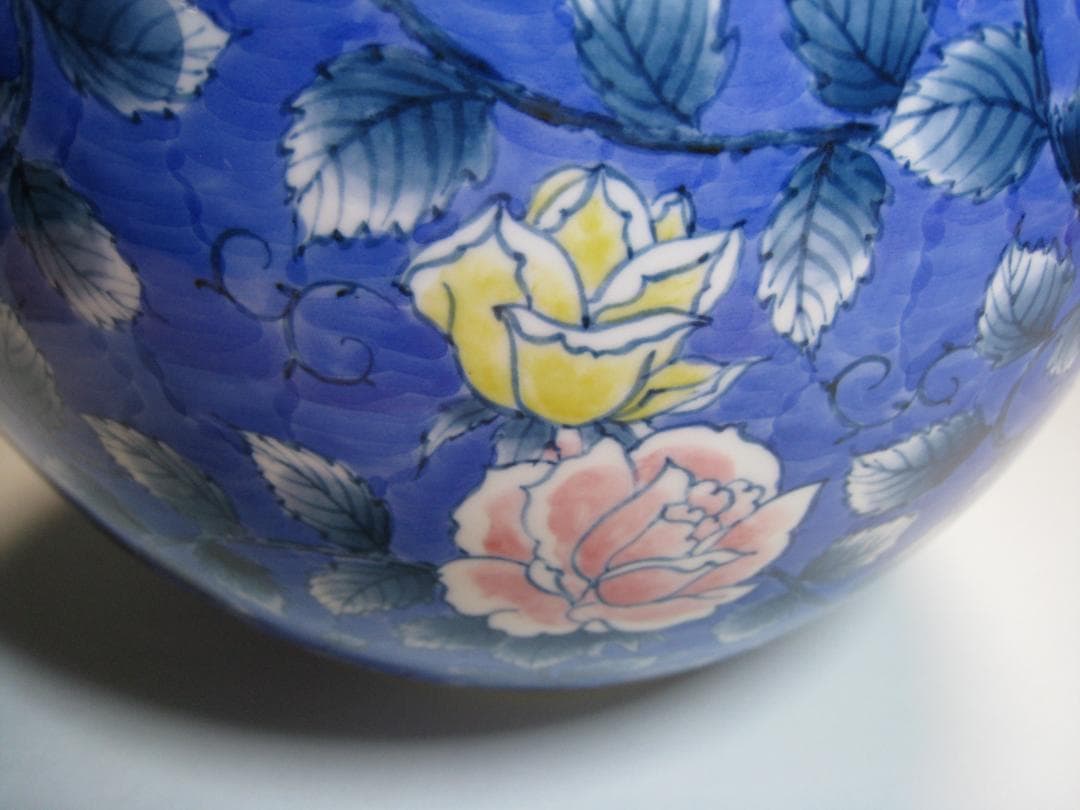 伊万里焼【色絵薔薇唐草文花瓶】森正洋（まさひろ作）高さ約46㎝