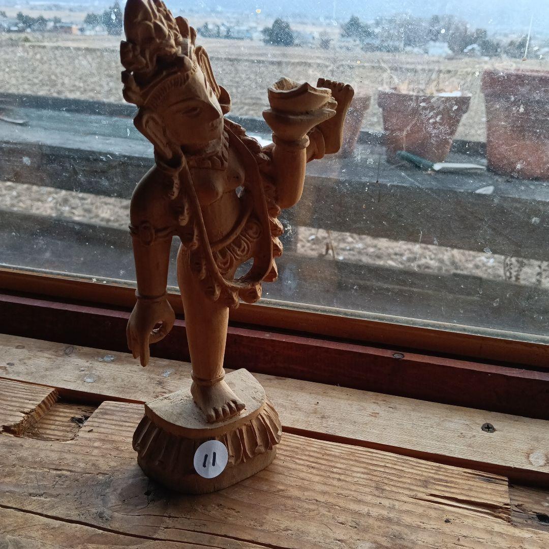 11.インドヒンズー教神木製立像 手に皿を持つデザイン、極小品