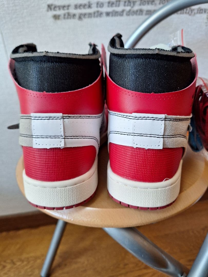Off-White × Nike Air Jordan 1 chica