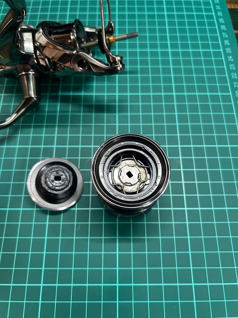 22ステラ 3000MHG スピニングリール ゴメクサスハンドルノブ
