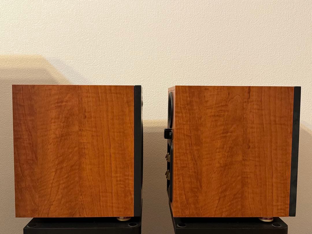 B&W(Bowers&Wilkins) 686 ブックシェルフスピーカー ペア