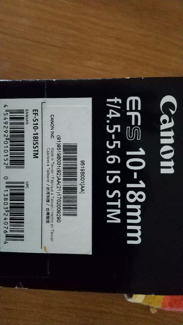 レンズフード付きCanon EFS10-18mm F4.5-5.6 IS STM