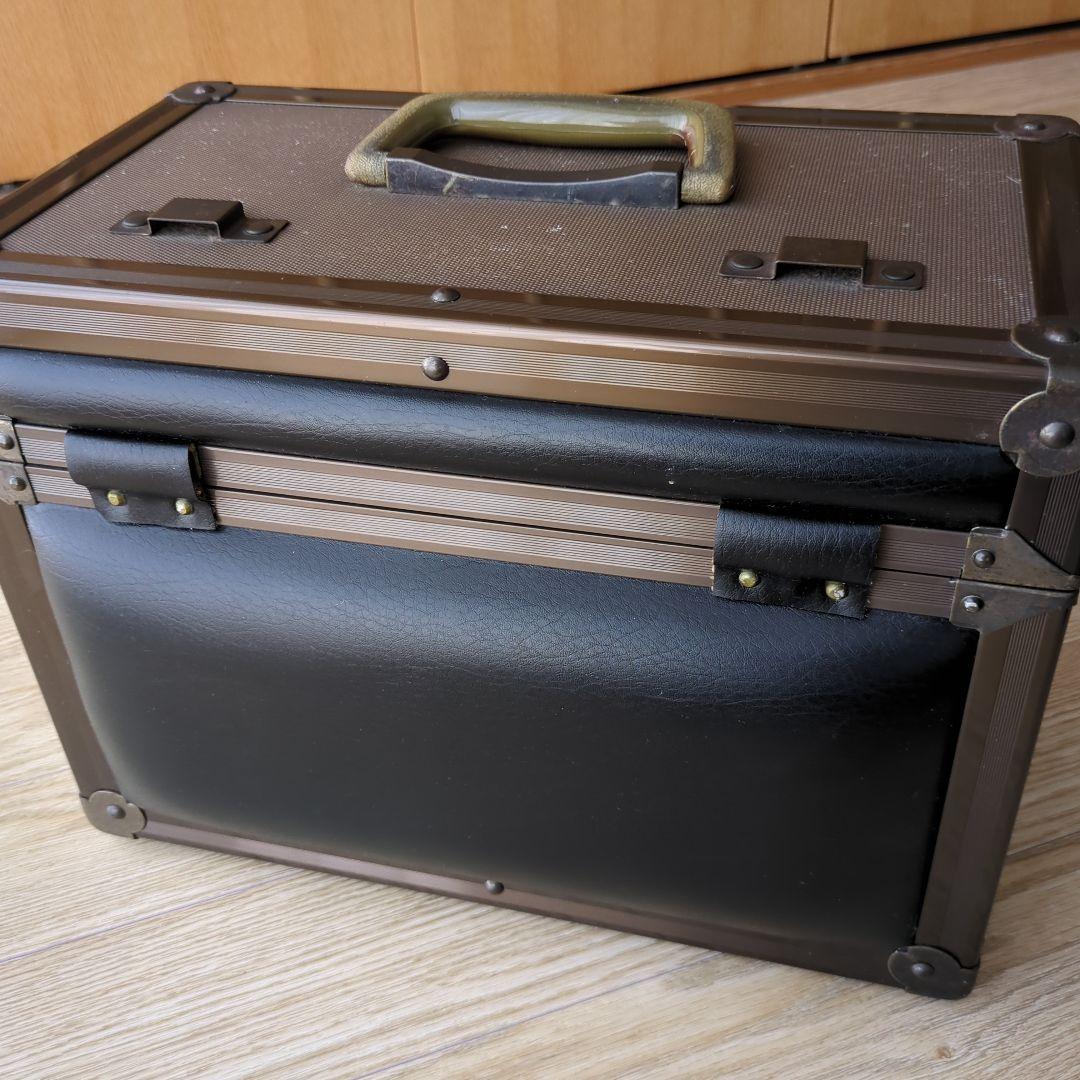 ニコンデジタル一眼レフD-70 　オートフォーカス　ストロボ・充電器・ケース付き