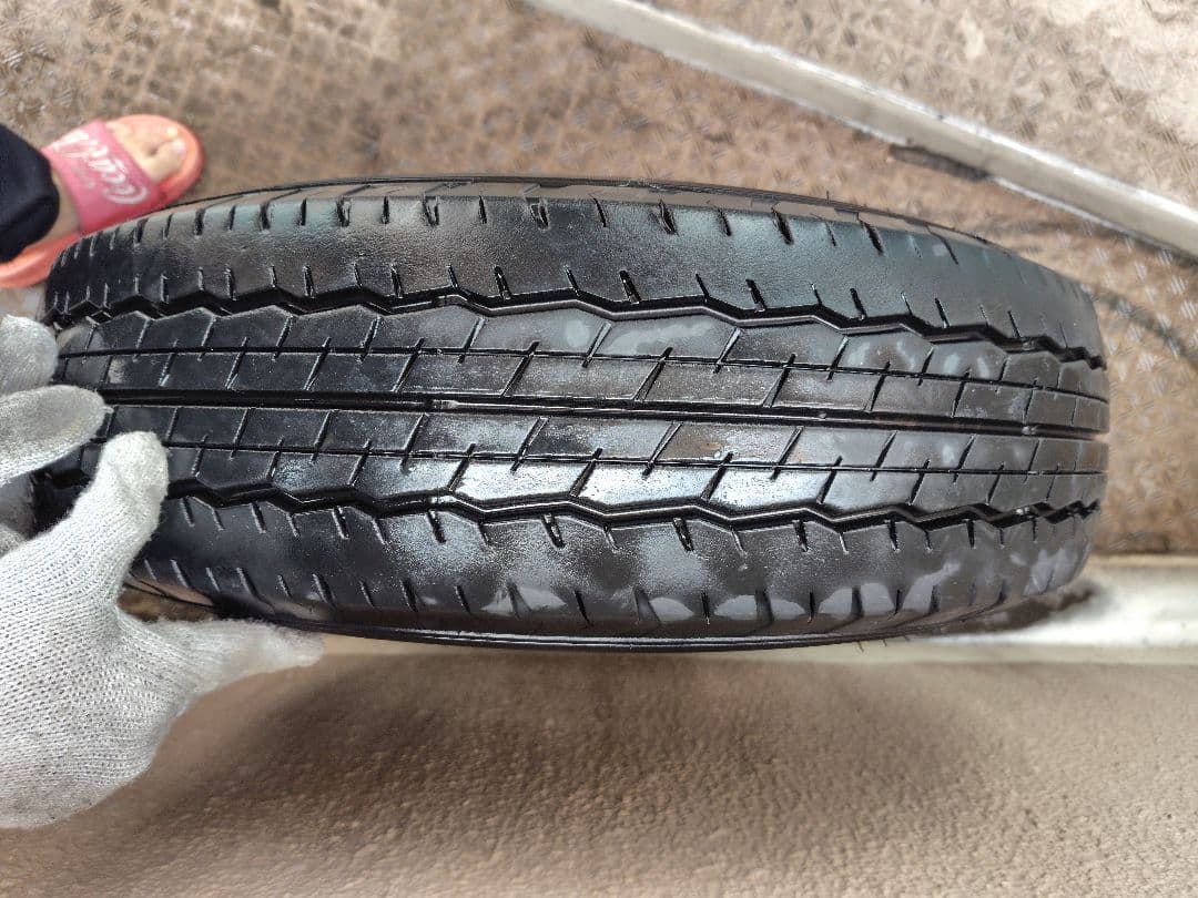 ハイエース HIACE純正 タイヤ・ホイールセット