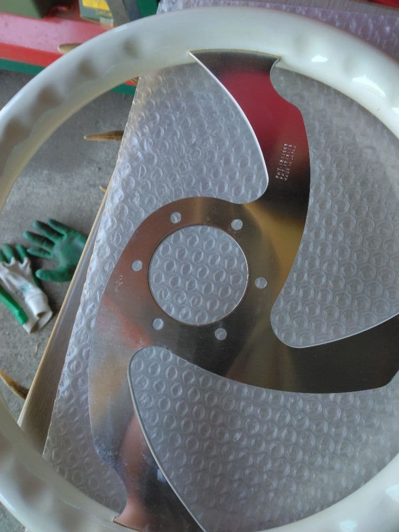 ホワイト ステアリング。ウッド ステアリングホイール 二本での販売