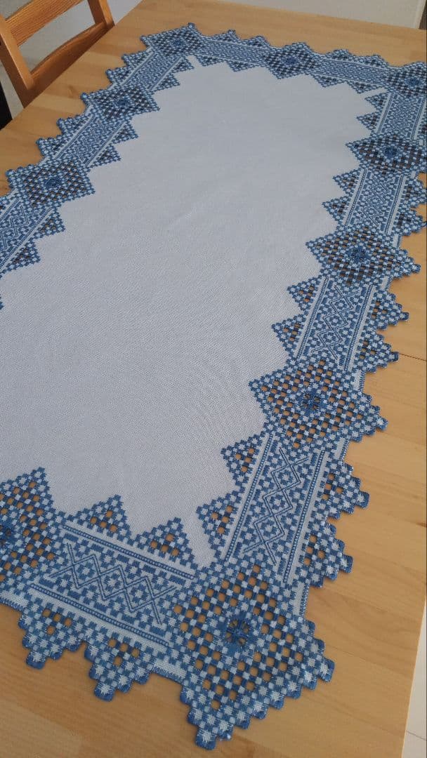 ★20％OFF★ハーダンガー刺繍（ハンドメイド）テーブルクロス 66x120cm